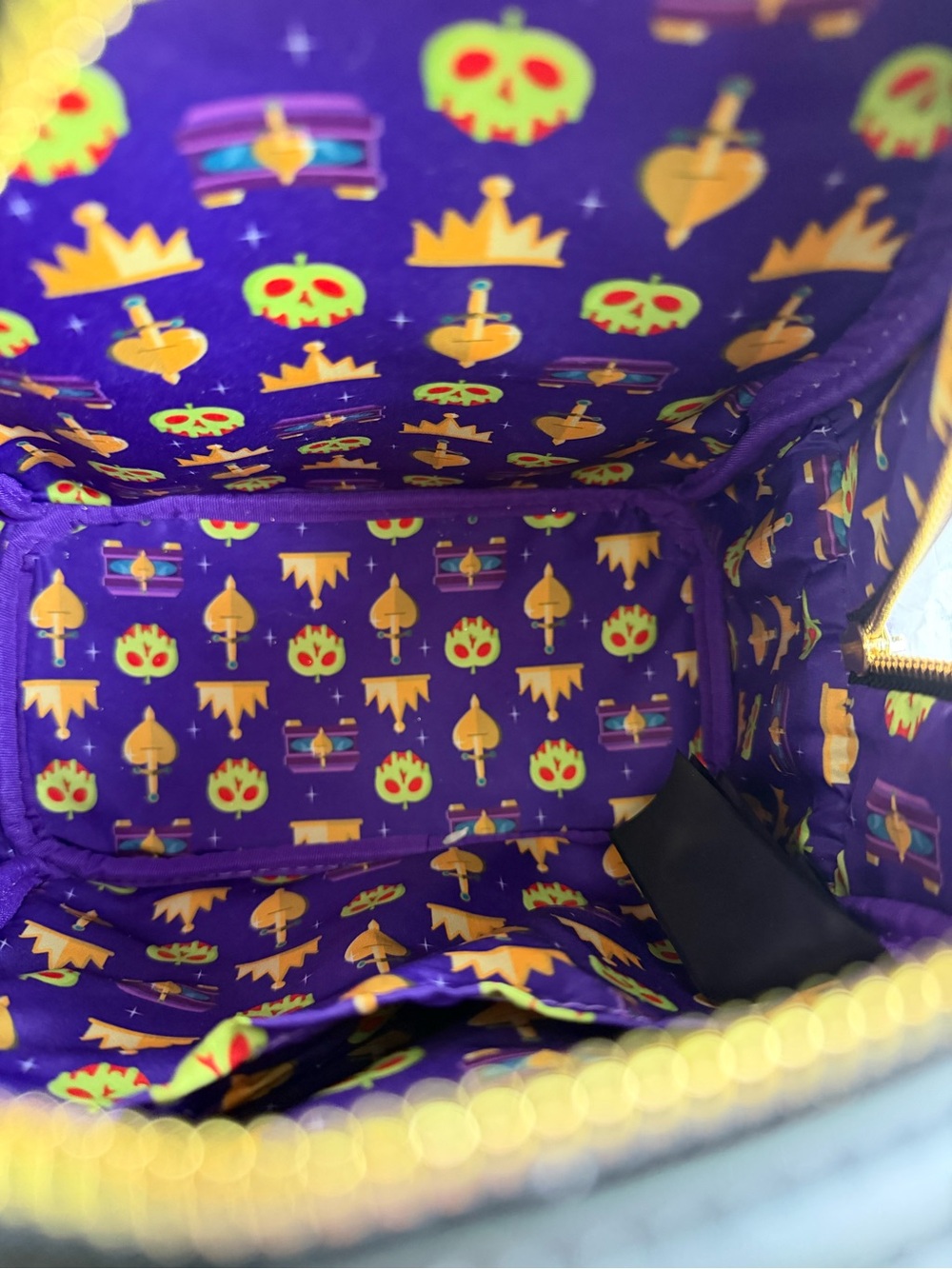 Loungefly Disney’s Evil Queen Sequined Backpack NWT - Picture 8 of 8